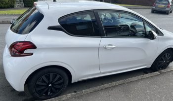 2016 Peugeot 208 full