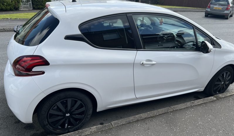 2016 Peugeot 208 full