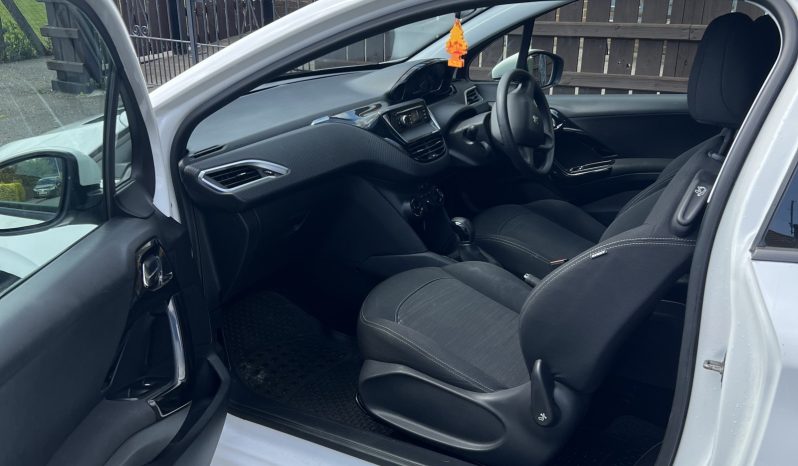 2016 Peugeot 208 full