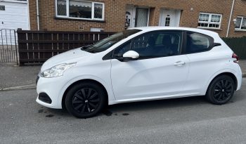 2016 Peugeot 208 full