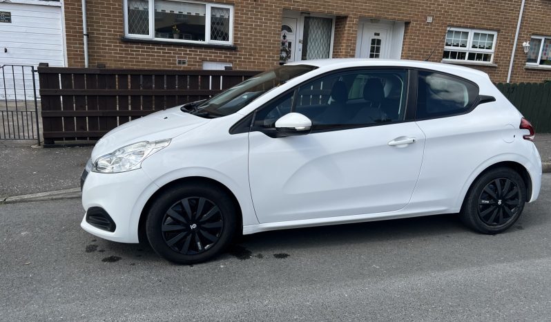 2016 Peugeot 208 full